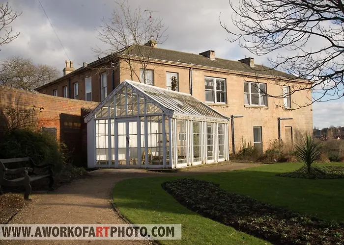Mansfield Manor Hotel