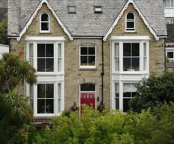 Cliftons Guest House Truro