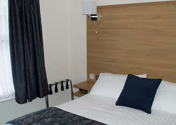 Five Mile Oxford Hotel