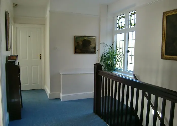 Hatsue Guest House Camberley