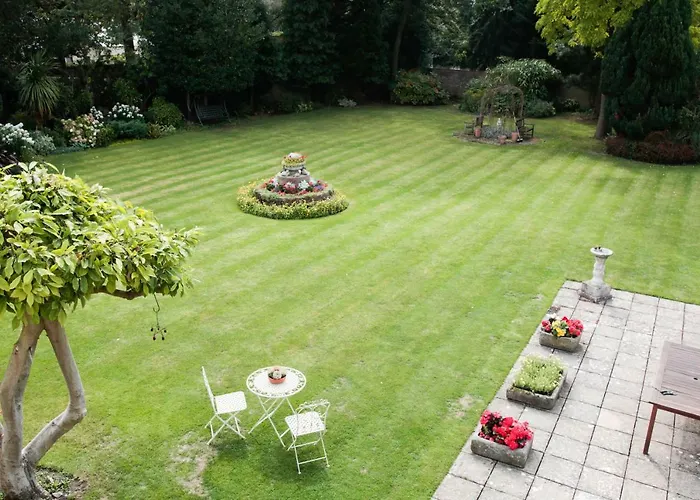 Little Manor Bed & Breakfast Cheltenham
