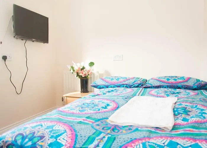 Queen Guest House Gillingham 