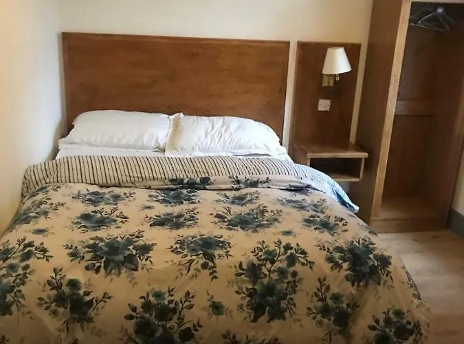 Junction 10 Bed and Breakfast Luton 