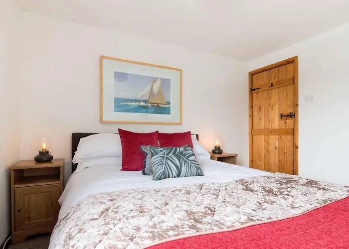 Private Fergies Canal Side Cottage Warwick 