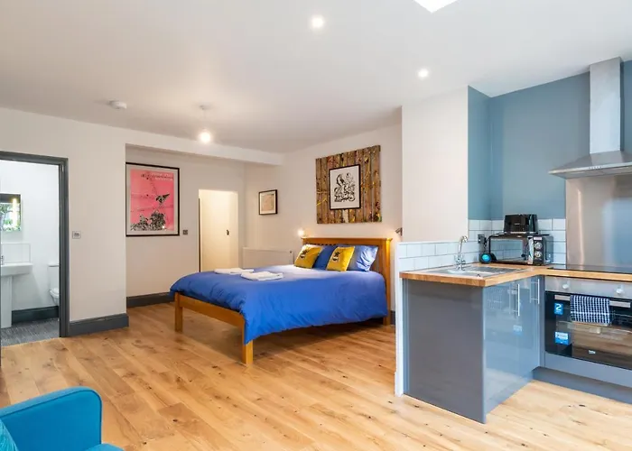 Hotel 144 Lower Cheltenham Place Bristol