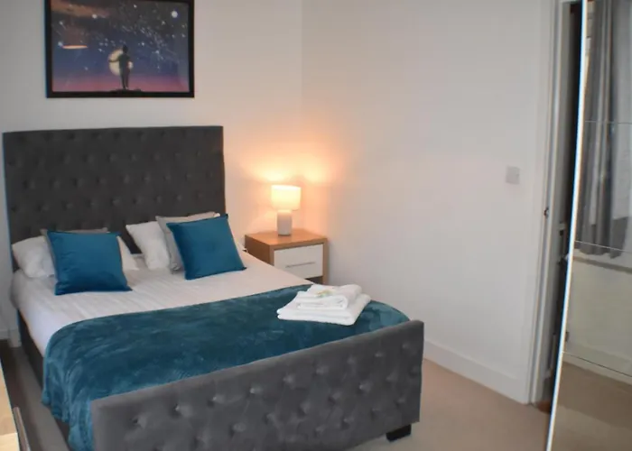 Private Four Chimneys House Villa Peterborough