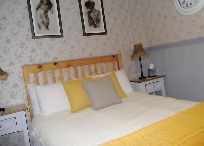J'S Mayfair Guest House Blackpool