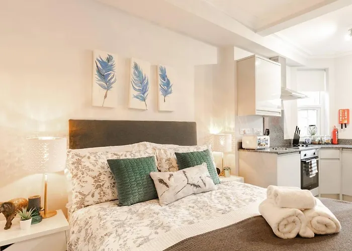 12 Helena Luxury Serviced Apartment Reading